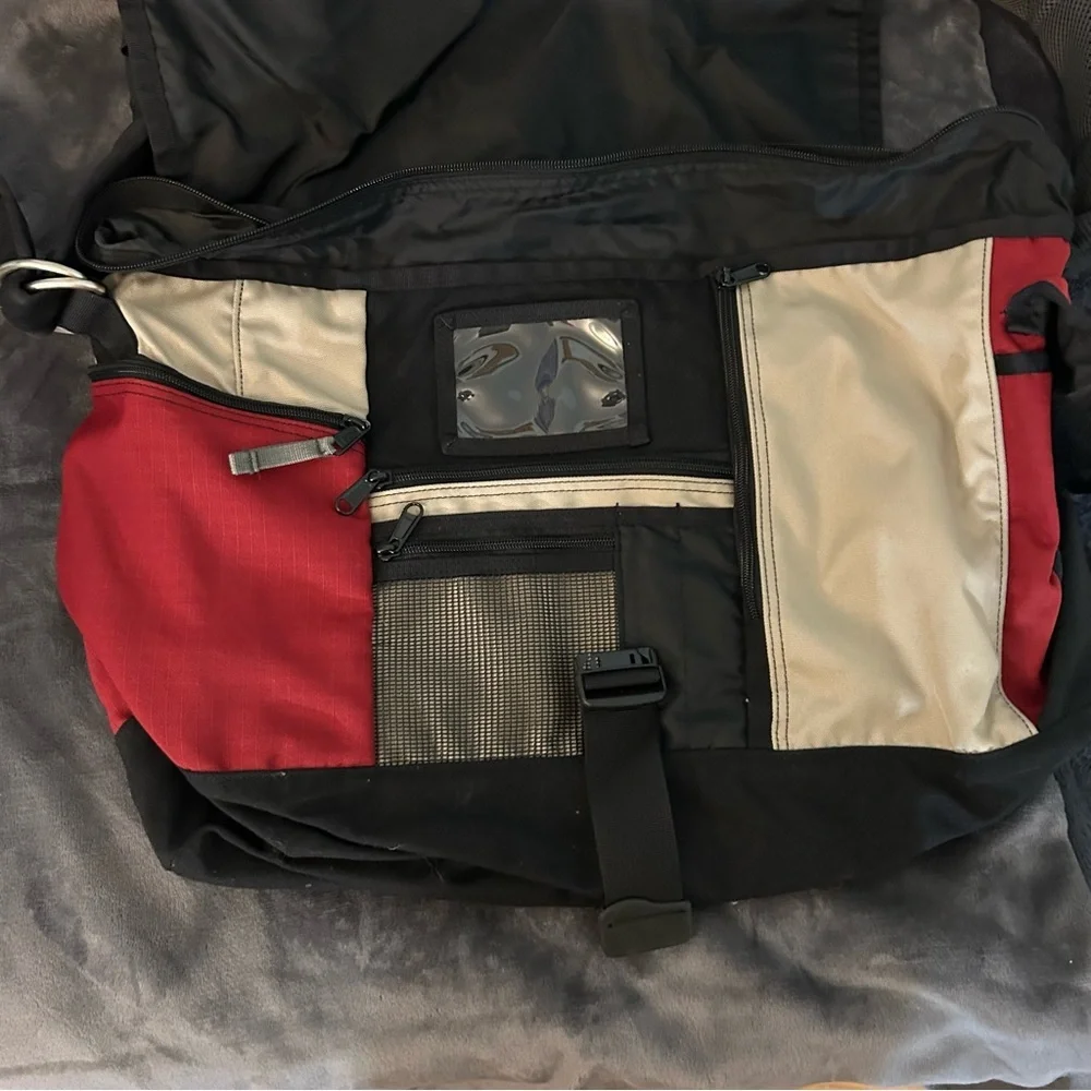 LL BEAN Messenger & Computer Bag Gently Used Black and Red Vintage - Picture 4 of 13